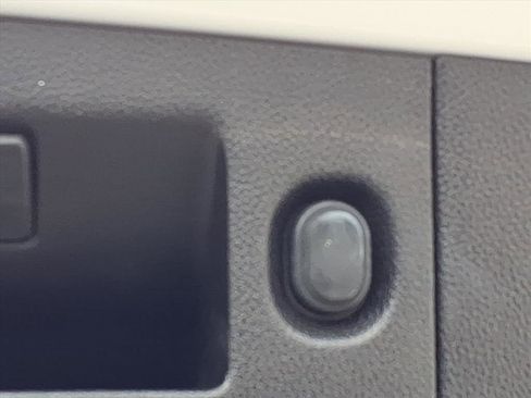 Used 2016 Chevrolet Suburban LT image 15