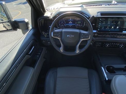 Used 2024 Chevrolet Silverado 2500 ZR2 w/ Technology Package image 24