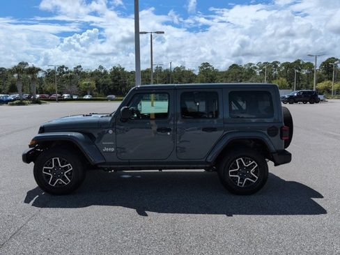 Used 2024 Jeep Wrangler Unlimited Sahara w/ Technology Group AWD/4WD image 8