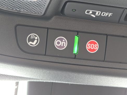 Certified 2022 Chevrolet Equinox RS w/ Infotainment Package image 11