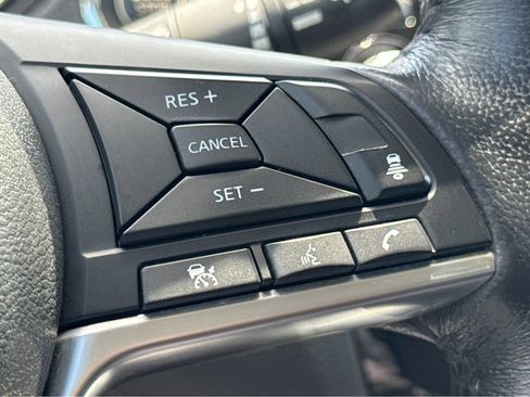 Used 2020 Nissan Rogue SV w/ Premium Package FWD image 10
