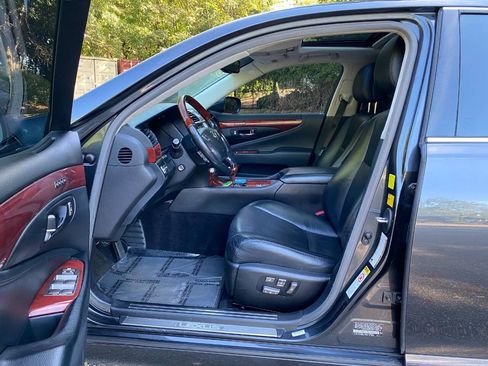 Used 2011 Lexus LS 460 L w/ Luxury Pkg RWD image 15