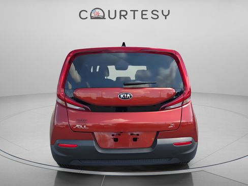 Used 2021 Kia Soul S image 2