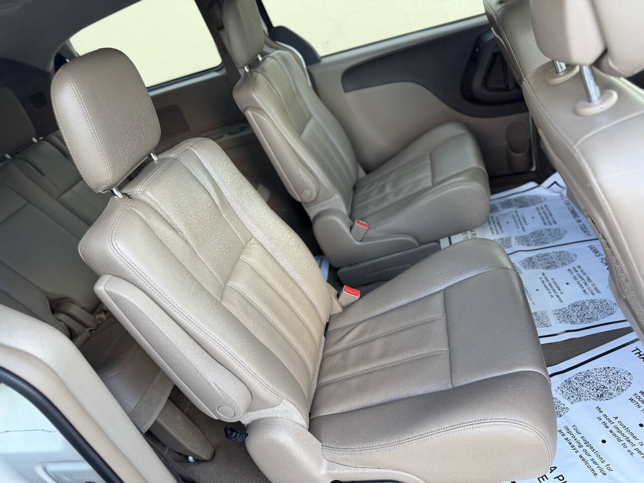 Used 2013 Chrysler Town & Country Touring FWD image 18