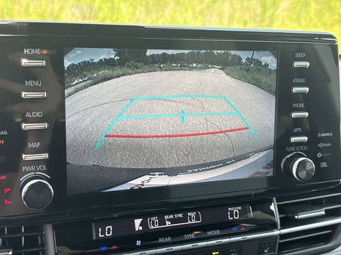 Used 2024 Toyota Sienna XSE image 32