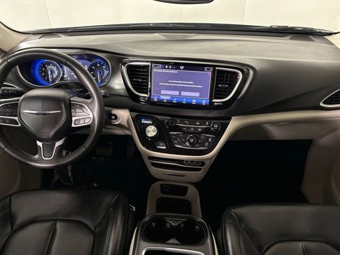 Used 2023 Chrysler Pacifica Touring-L FWD image 35