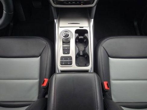 Used 2023 Ford Explorer XLT w/ Equipment Group 202A RWD image 41