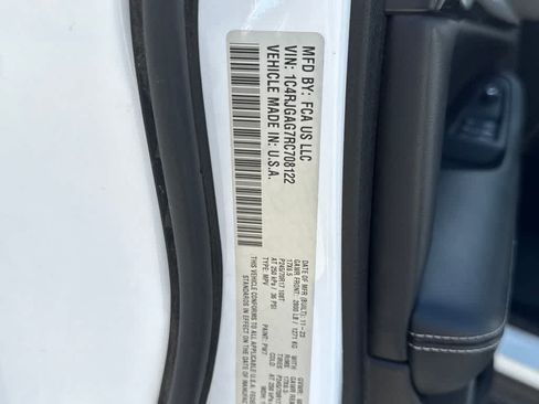Used 2024 Jeep Grand Cherokee Laredo RWD image 24