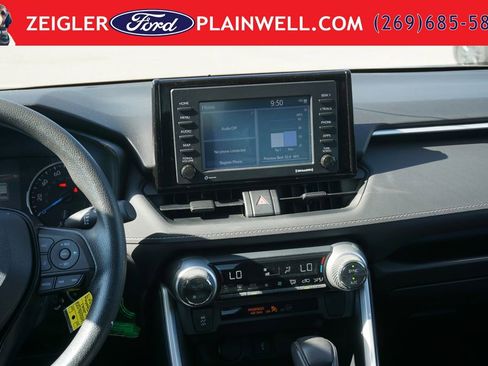 Used 2021 Toyota RAV4 LE AWD/4WD image 14