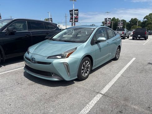 Used 2022 Toyota Prius Limited w/ Premium Convenience Package FWD image 2