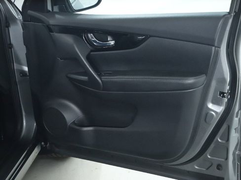 Used 2019 Nissan Rogue Sport SV image 32