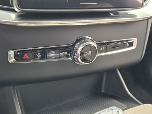 New 2026 Volvo XC90 B6 Core image 22