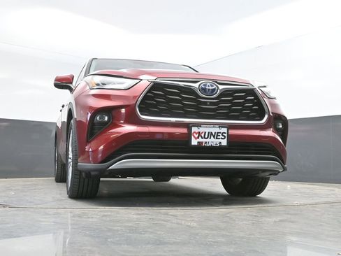 Used 2021 Toyota Highlander Platinum AWD/4WD image 32