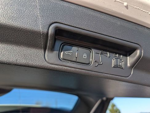 Used 2022 Ford Explorer Platinum w/ Technology Package image 11