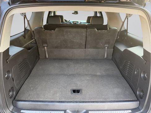Used 2016 Chevrolet Suburban LT image 8