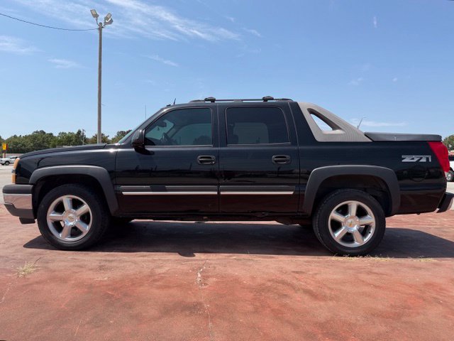 Used 2005 Chevrolet Avalanche Z71 w/ Preferred Equipment Group AWD/4WD image 6