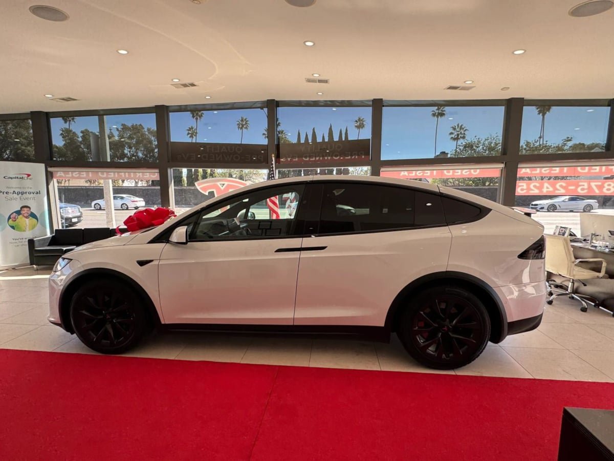 Used 2022 Tesla Model X AWD/4WD image 9
