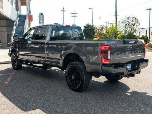 Used 2022 Ford F350 Lariat w/ Black Appearance Package image 6