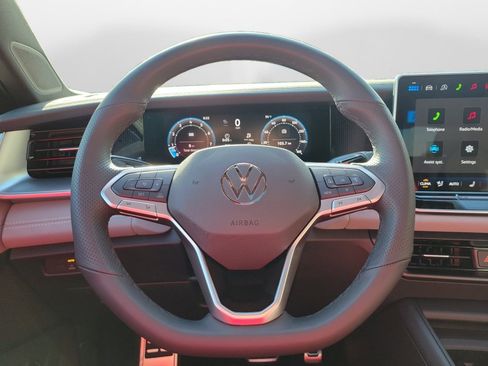 New 2026 Volkswagen Tiguan SE R-Line AWD/4WD image 10