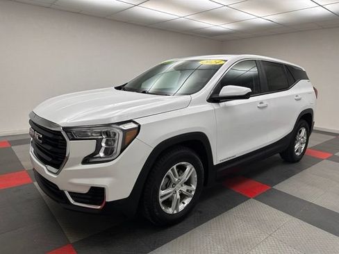 Used 2024 GMC Terrain SLE FWD image 3