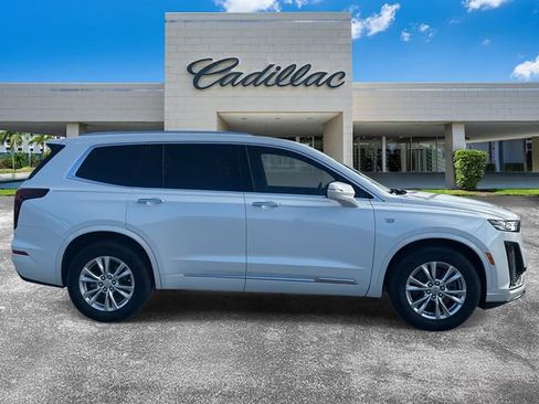 Certified 2025 Cadillac XT6 Luxury image 2