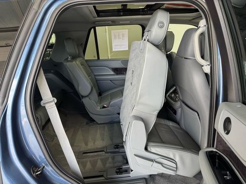 Used 2019 Lincoln Navigator Reserve w/ Cargo Package AWD/4WD image 34