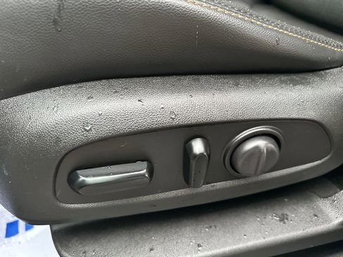 Used 2020 Chevrolet Equinox LT w/ Sport Edition image 4