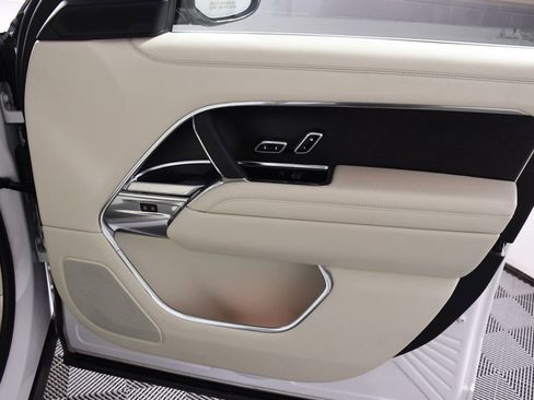 Used 2024 Land Rover Range Rover SE image 16