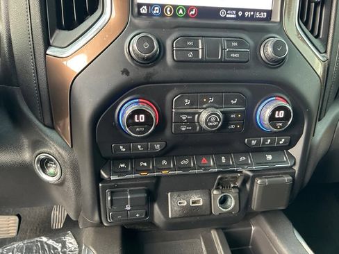 Used 2021 Chevrolet Silverado 1500 High Country w/ Technology Package AWD/4WD image 31