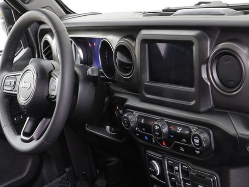 Used 2023 Jeep Wrangler Unlimited AWD/4WD image 24