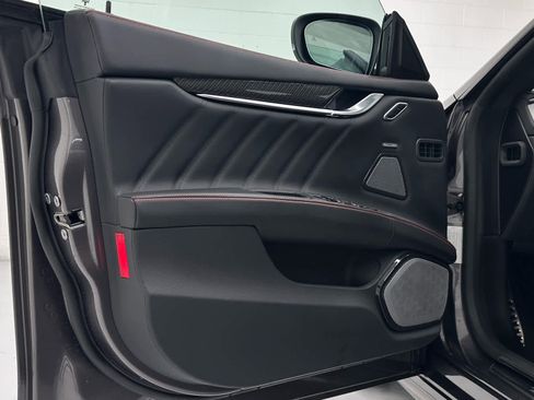 Used 2022 Maserati Ghibli Trofeo image 23