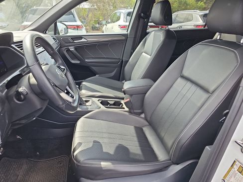 Used 2022 Volkswagen Tiguan SE R-Line image 16