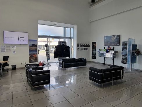 Used 2025 Chevrolet Blazer EV LT image 36