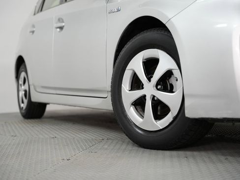 Used 2012 Toyota Prius Three image 17