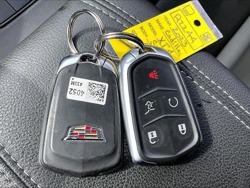 Used 2023 Cadillac XT4 Premium Luxury image 35