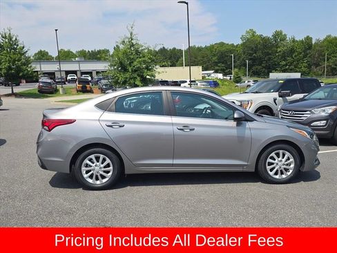 Used 2022 Hyundai Accent SE FWD image 2