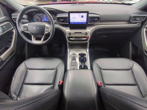Used 2022 Ford Explorer XLT w/ Equipment Group 202A image 15