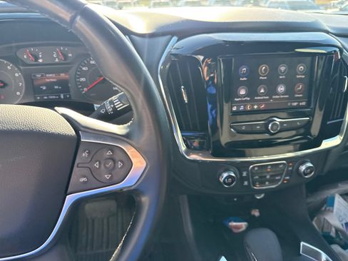 Used 2023 Chevrolet Traverse LT FWD image 18