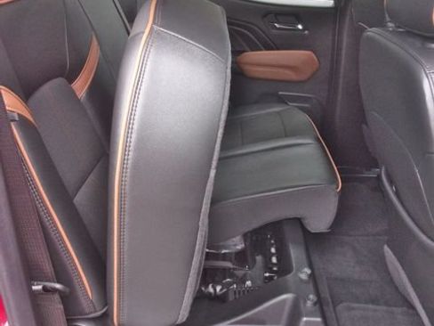 Certified 2025 GMC Canyon AT4 w/ Nightfall Edition AWD/4WD image 31