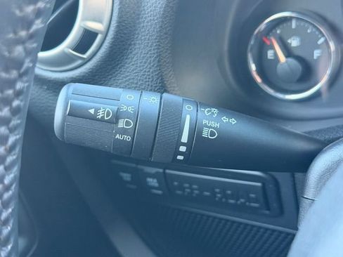 Used 2017 Jeep Wrangler Unlimited Rubicon w/ Connectivity Group AWD/4WD image 18