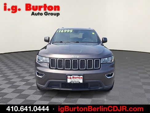 Used 2020 Jeep Grand Cherokee Laredo w/ 18" Wheel & 8.4" Radio Group AWD/4WD image 2