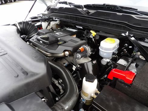 Used 2023 RAM 3500 Tradesman w/ Chrome Appearance Group image 32