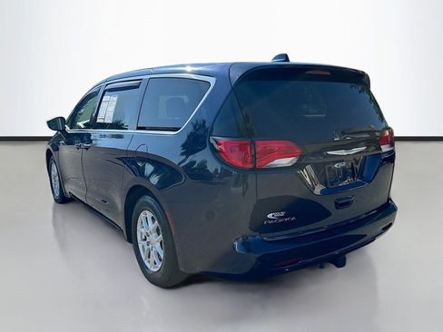 Used 2017 Chrysler Pacifica Touring FWD image 5