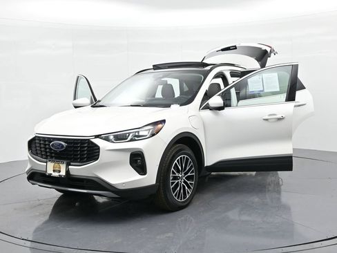 Used 2024 Ford Escape SE w/ PHEV Premium Package image 25