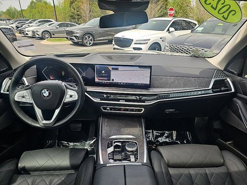 Used 2025 BMW X7 xDrive40i w/ Premium Package AWD/4WD image 32