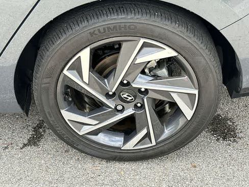 Used 2024 Hyundai Elantra SEL w/ Convenience Package FWD image 5