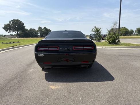 Used 2022 Dodge Challenger R/T RWD image 5