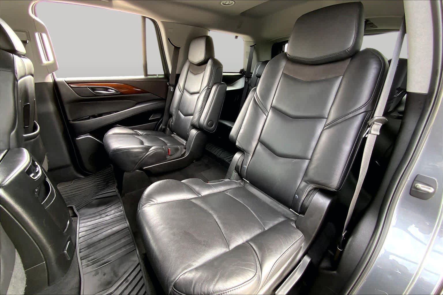 Used 2018 Cadillac Escalade Luxury w/ LPO, Radiant Package RWD image 20