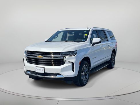Used 2022 Chevrolet Suburban LT w/ Luxury Package AWD/4WD image 8