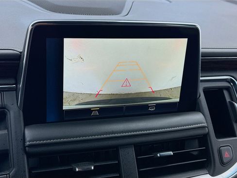 Used 2023 Chevrolet Suburban Premier image 10